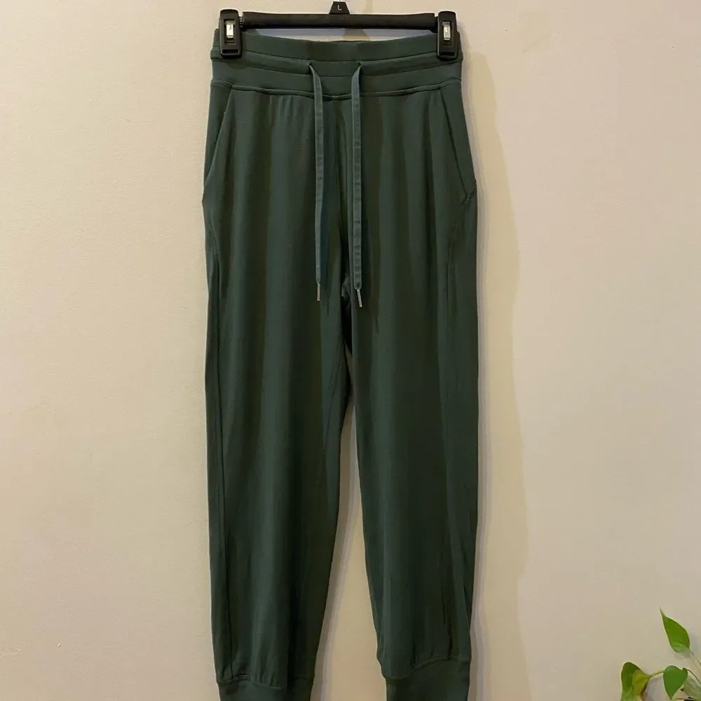 lululemon athletica sleek dark